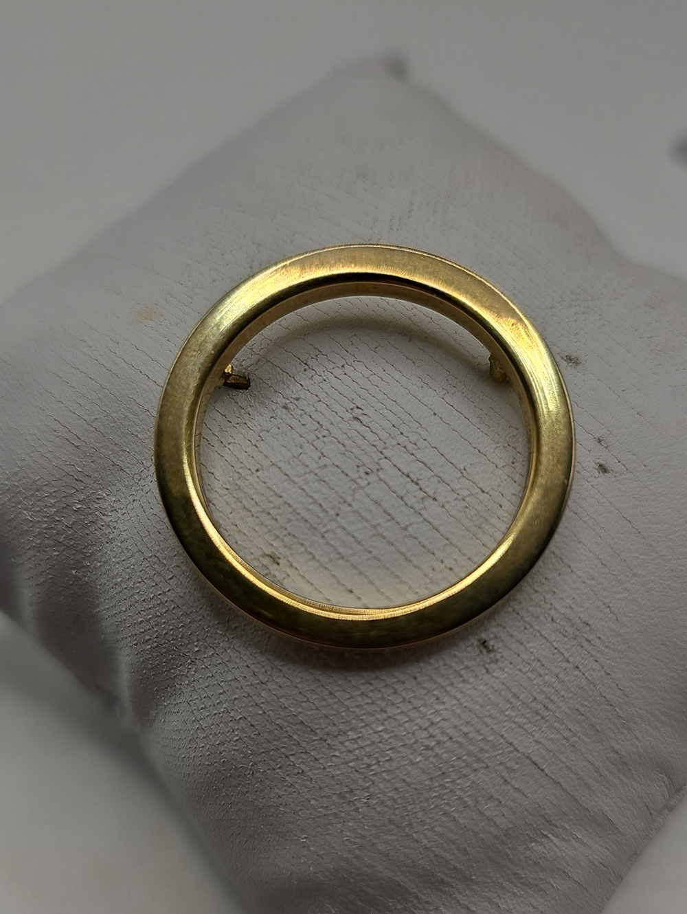 Crown Trifari Sighned Classic Gold-Tone Round Brooch Pin